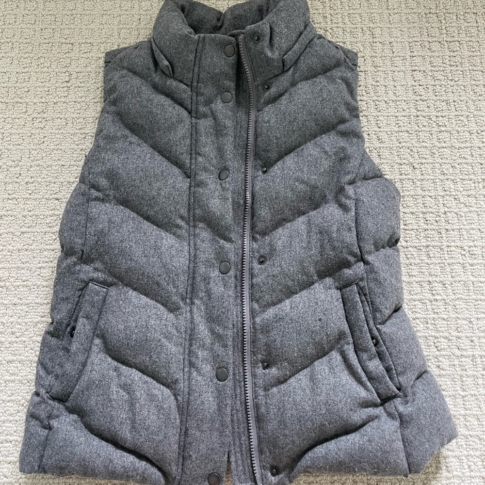 Gap Gray Puffer Vest - super warm